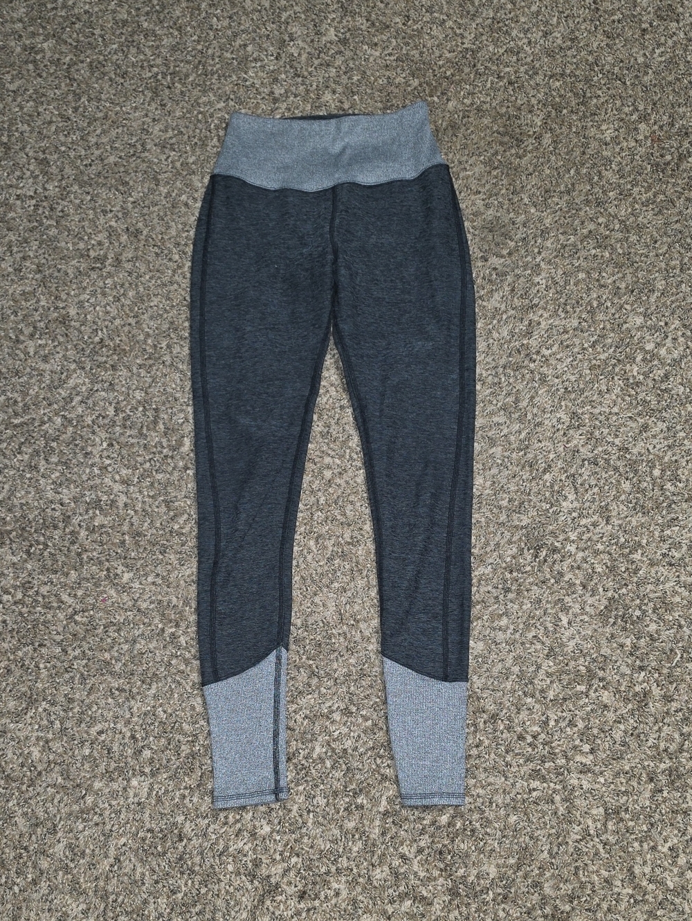 ALO Yoga Womens Sz Small Leggings! Super Soft, 28" Inseam